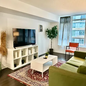 Lush By Cntower - Free Parking Apartment